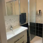 Апартаменти 10 Min Walk To Center